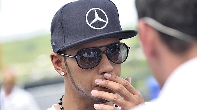 Hamilton: «Esto sobrepasa la mala suerte»