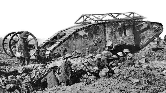 Iban erizados de cañones y ametralladoras y debían su diseño alargado a la necesidad de atravesar las trincheras