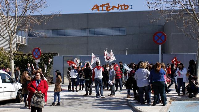Atento limita a 600 los despidos por el ERE y ofrece una indemnización mayor