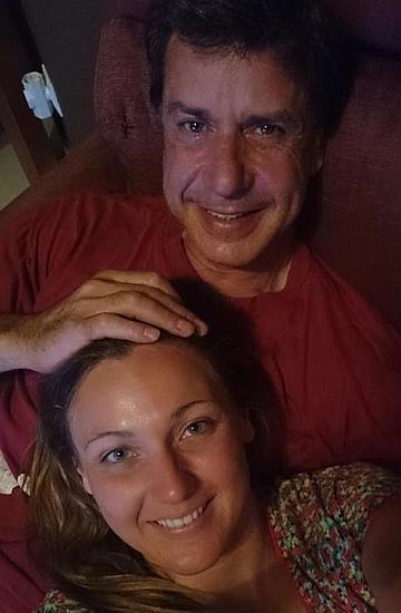 Cayetano Martínez de Irujo muestra su amor con Melanie Costa en Twitter