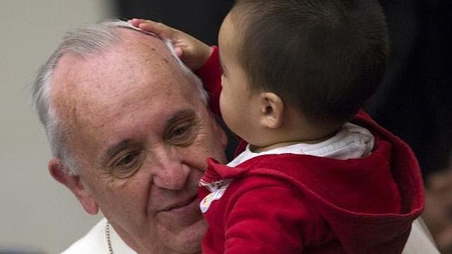 El Papa recomienda jugar con los hijos para ser felices