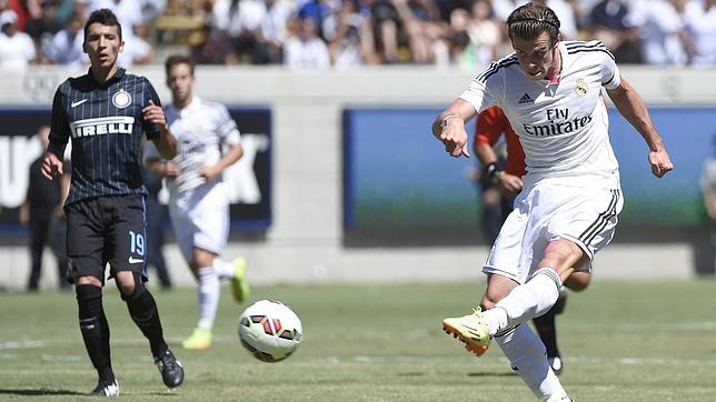 Bale, en el momento de anotar su gol frente al Inter