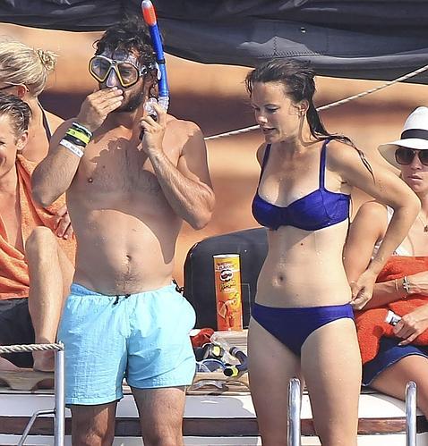Carlos Felipe de Suecia y su prometida, la exstripper Sofia Hellqvist, en Ibiza