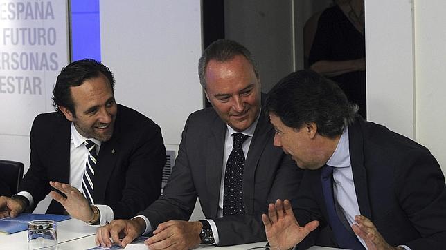 Fabra reduce a dos semanas las vacaciones del Consell