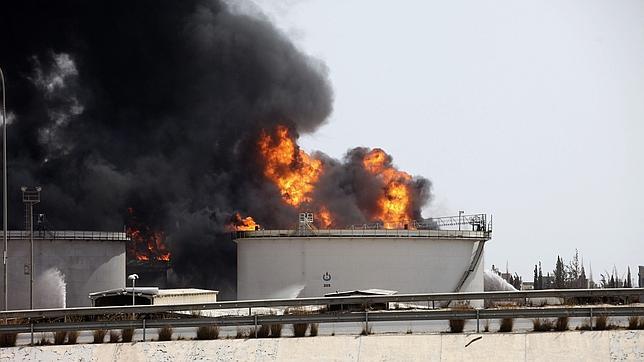 Alto el fuego temporal entre las milicias libias para apagar el incendio de Trípoli