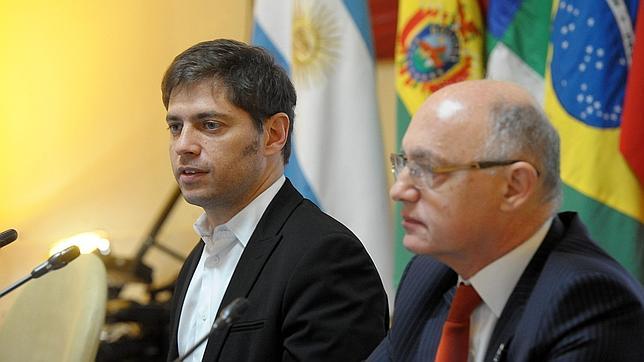 El ministro argentino de Economía, Axel Kicillof (i), y el canciller del país, Héctor Timmerman (d)