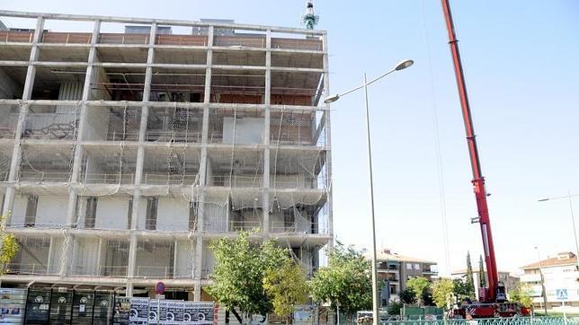 Se desmontan las grúas del Quixote Crea y nadie sabe nada