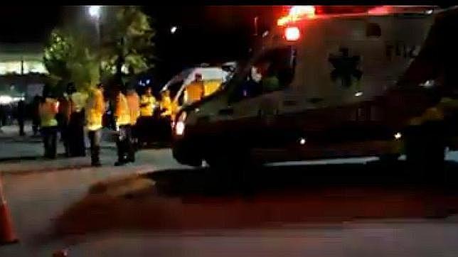 Los equipos del Samur, aquella noche, a las puertas del Madrid Arena tras conocer la avalancha