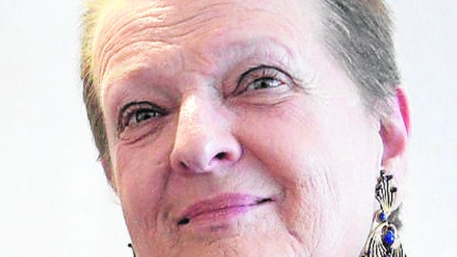 Helga Schmidt no tira la toalla y seguirá, al menos de momento, al frente del Palau de les Arts