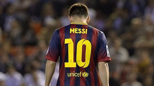 Messi regresa entre sombras
