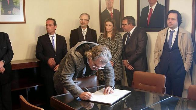 El alcalde de Caldas sortea «por decreto» decenas de informes técnicos negativos