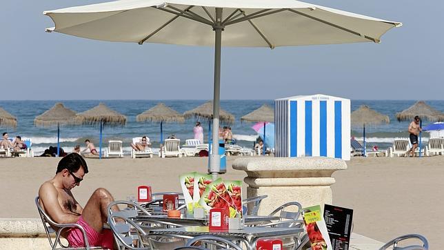 Más de la mitad de las playas de la Comunidad Valenciana tienen chiringuito