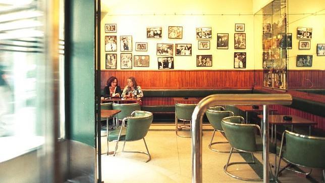 La célebre coctelería madrileña en la que el personaje de Judit García confiesa sus secretos tras varios gin tonics