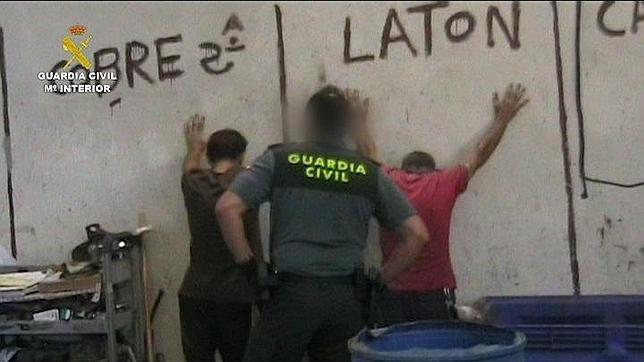 Cae una banda dedicada al robo de cable y la Guardia Civil recupera una tonelada