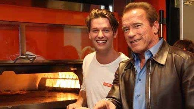 Patrick Schwarzenegger, el hijo modelo de Arnold que triunfa en las redes sociales