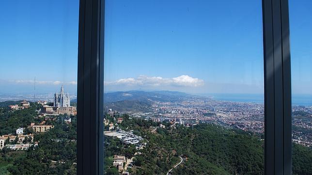 El mirador está acristalado y tiene 360ª