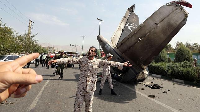 Al menos 8 supervivientes y 40 muertos en el accidente de avión en Teherán
