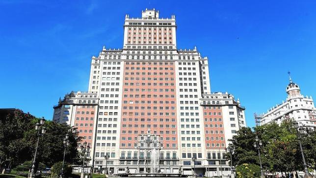 Botella fija para «finales de año» la reforma de Plaza de España