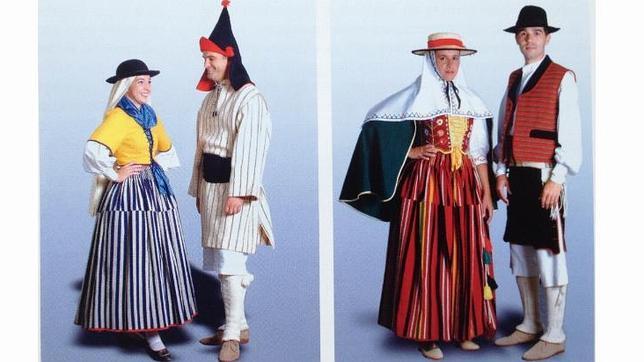 A la derecha, un traje de Gran Canaria; a la izquierda, de Tenerife