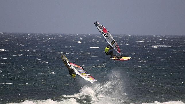 El windsurf es uno de los deportes más practicados en el mar