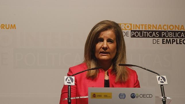 Báñez: «Para que los jóvenes tengan un futuro hay que ofrecerles un presente digno»