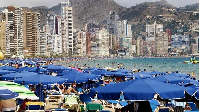 Benidorm prevé superar el 95 % de ocupación durante el puente de agosto