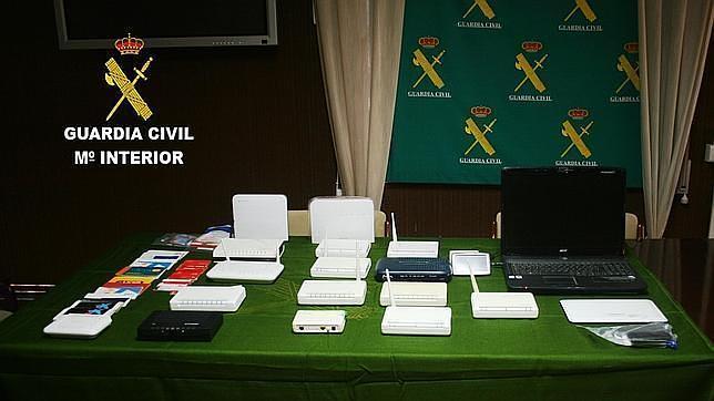 Imagen del material incautado por la Guardia Civil