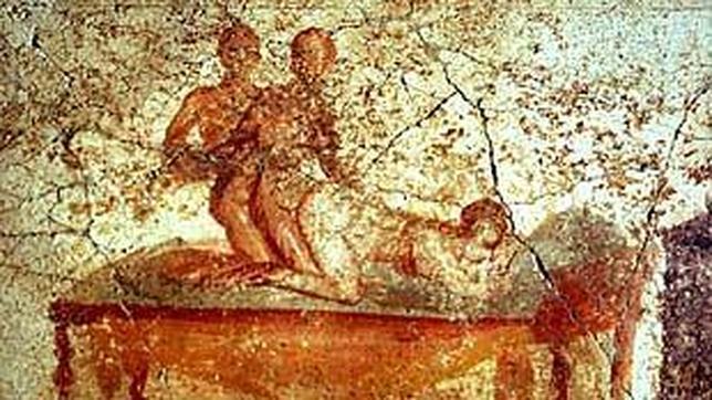 Triángulo sexual en Pompeya: detenidos  un francés y dos italianas en actitud indecorosa