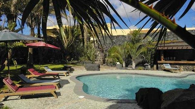 Piscina de la finca Casa Tomarén, complejo de casas rurales en Lanzarote