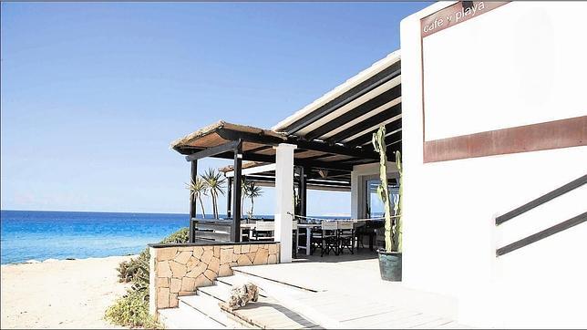 Un enclave privilegiado para darse un baño y disfrutar de un agradable aperitivo