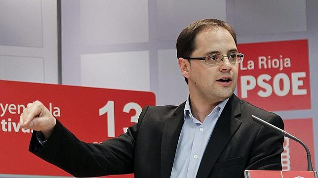 La oposición hace frente común contra la reforma de alcaldes del PP