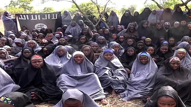 Miembros de Boko Haram secuestran a cien jóvenes tras un ataque a una ciudad de Nigeria