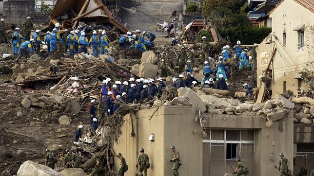 Japón suspende las labores de rescate por el riesgo de nuevos desplazamientos de tierra