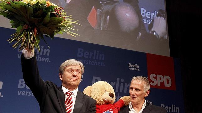 Klaus Wowereit, alcalde de Berlín, celebra un acto con simpatizantes de su partido