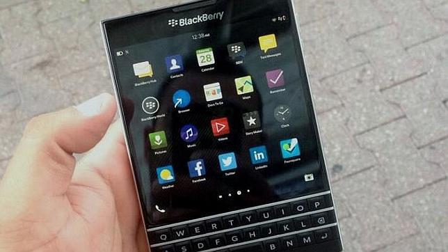 BlackBerry Passport: así podría ser este «smartphone» de cuerpo cuadrado
