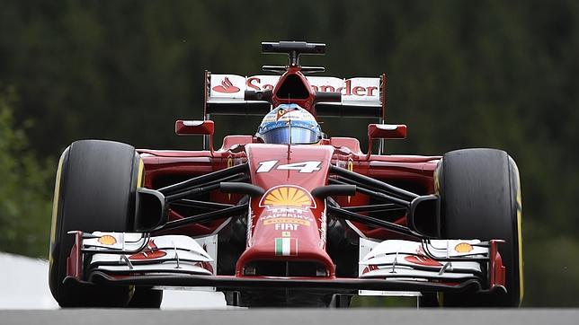 Alonso, a exprimir su Ferrari