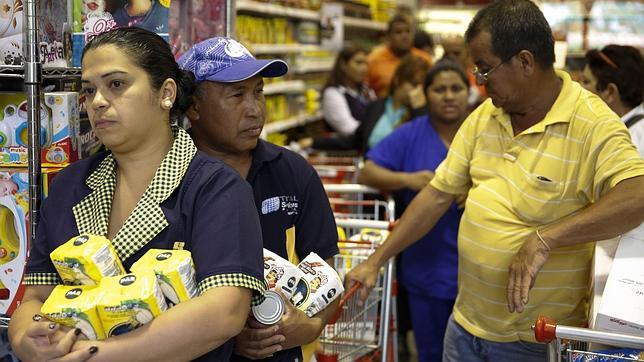 Maduro prohíbe la exportación de alimentos básicos