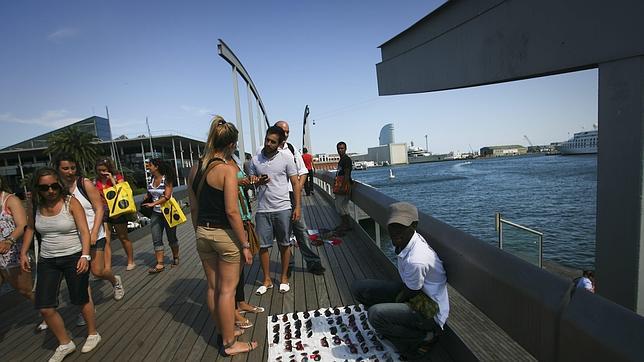 Un «top manta» más agresivo, organizado y diversificado