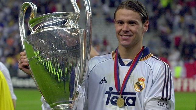 Fernando Redondo, levantando la Octava