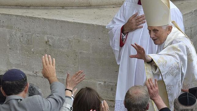 Benedicto XVI celebra una misa con sus antiguos alumnos de Teología