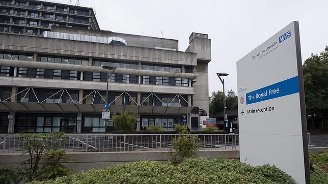 El británico con ébola repatriado a Londres se mantiene estable