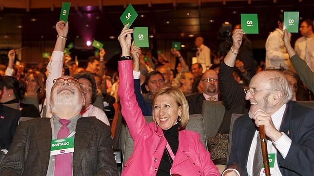 Fernando Savater, Rosa Díez y el escritor Álvaro Pombo en el Congreso Nacional de UPyD en 2009