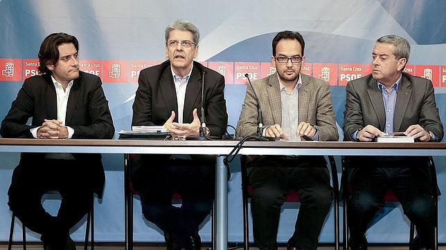 Reunión del Partido Socialista Canario con Gustavo Matos (i)