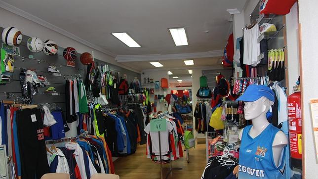 Interior de la tienda donde se encuentran todos los productos en liquidación
