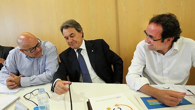 Mas inyecta «moral de victoria» a los miembros de la Generalitat de cara a la consulta