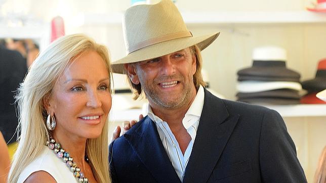 Carmen Lomana presume de novio en Sotogrande