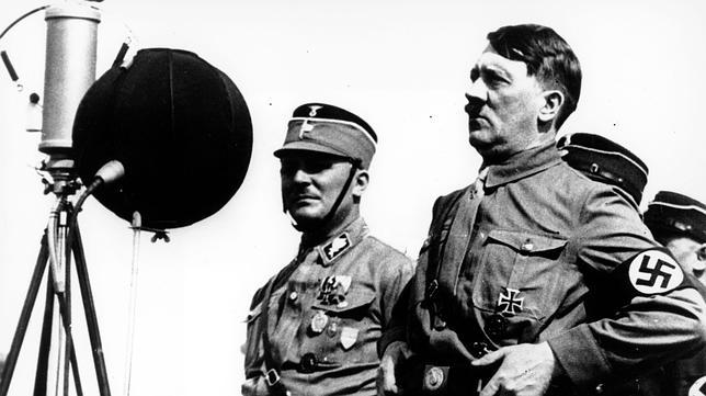 Hitler durante un discurso ante 30.000 nazis