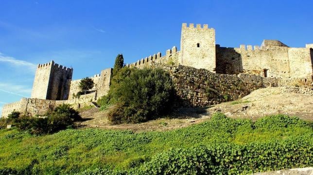 Quince de los pueblos amurallados más bellos de España