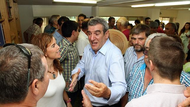 Villarrubia anima a que se presenten más candidatos y descarta pactar con Tudanca
