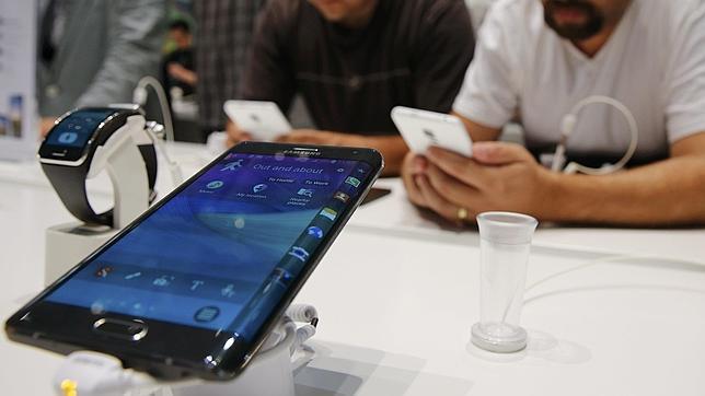 «Smartphones»: ¿Triunfarán las pantallas curvadas o serán una moda pasajera?